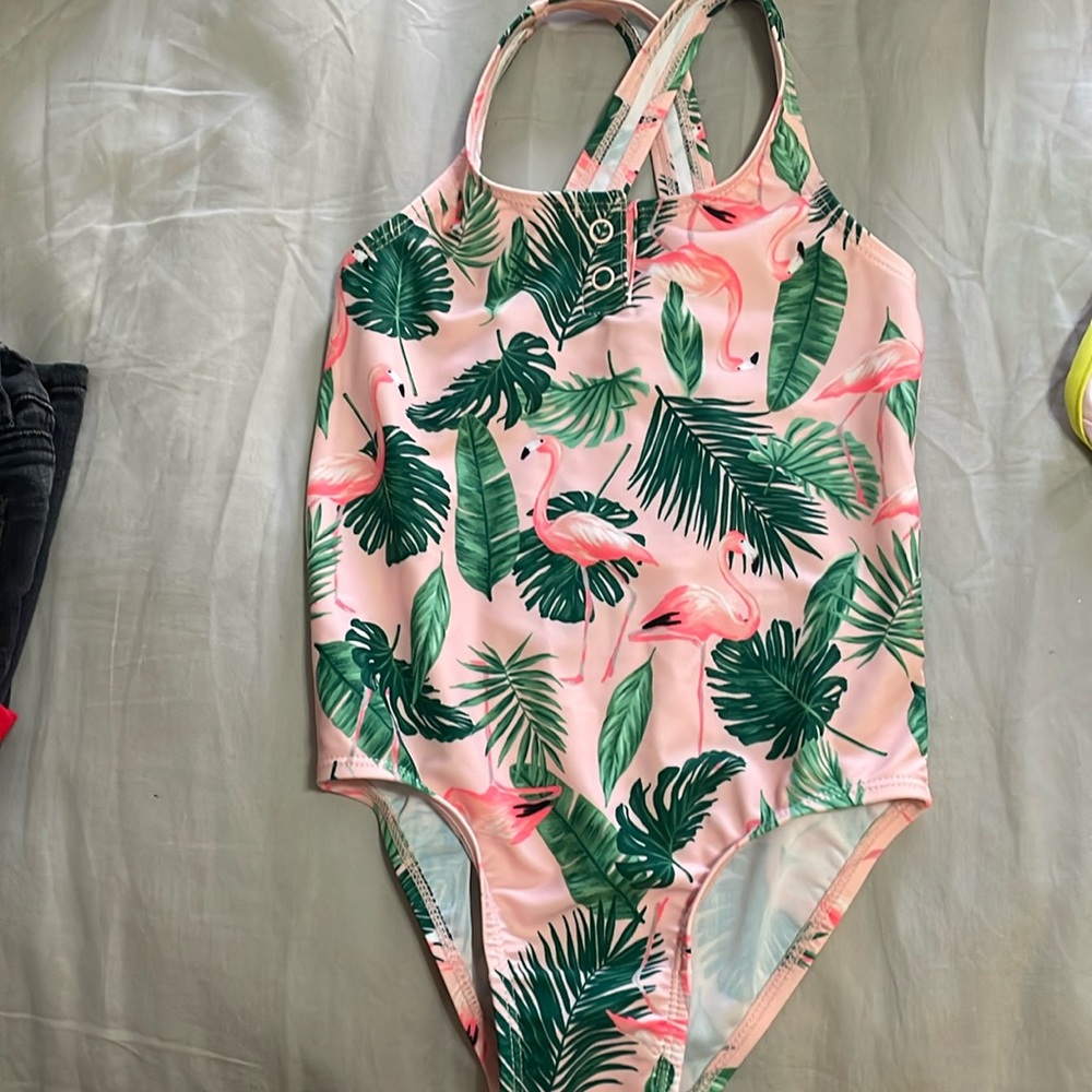 Girls swimsuit